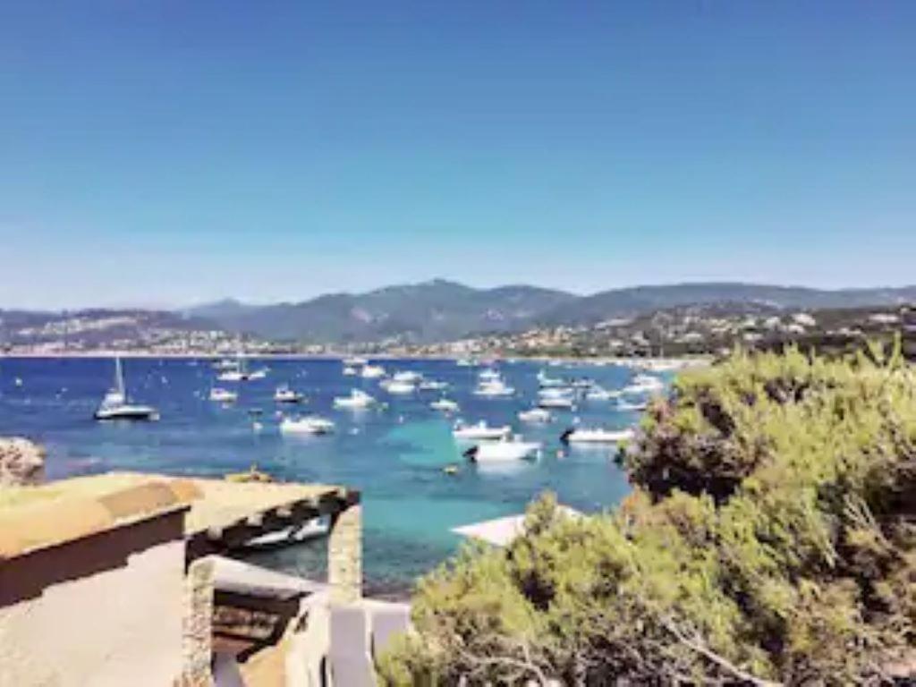 ISOLELLA , villa pieds dans l'eau Pietrosella Exterior foto